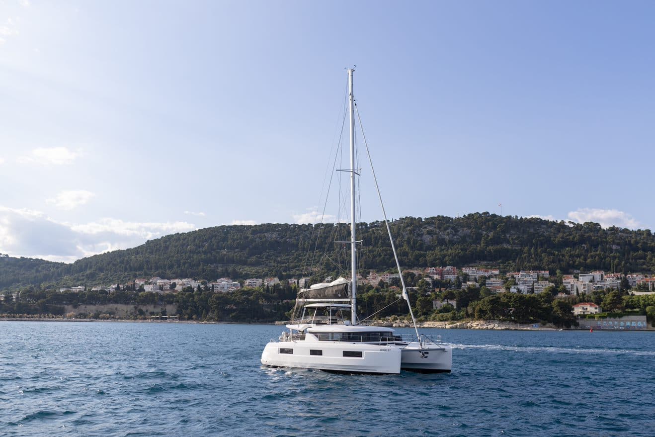 Lagoon 46  - photo 8