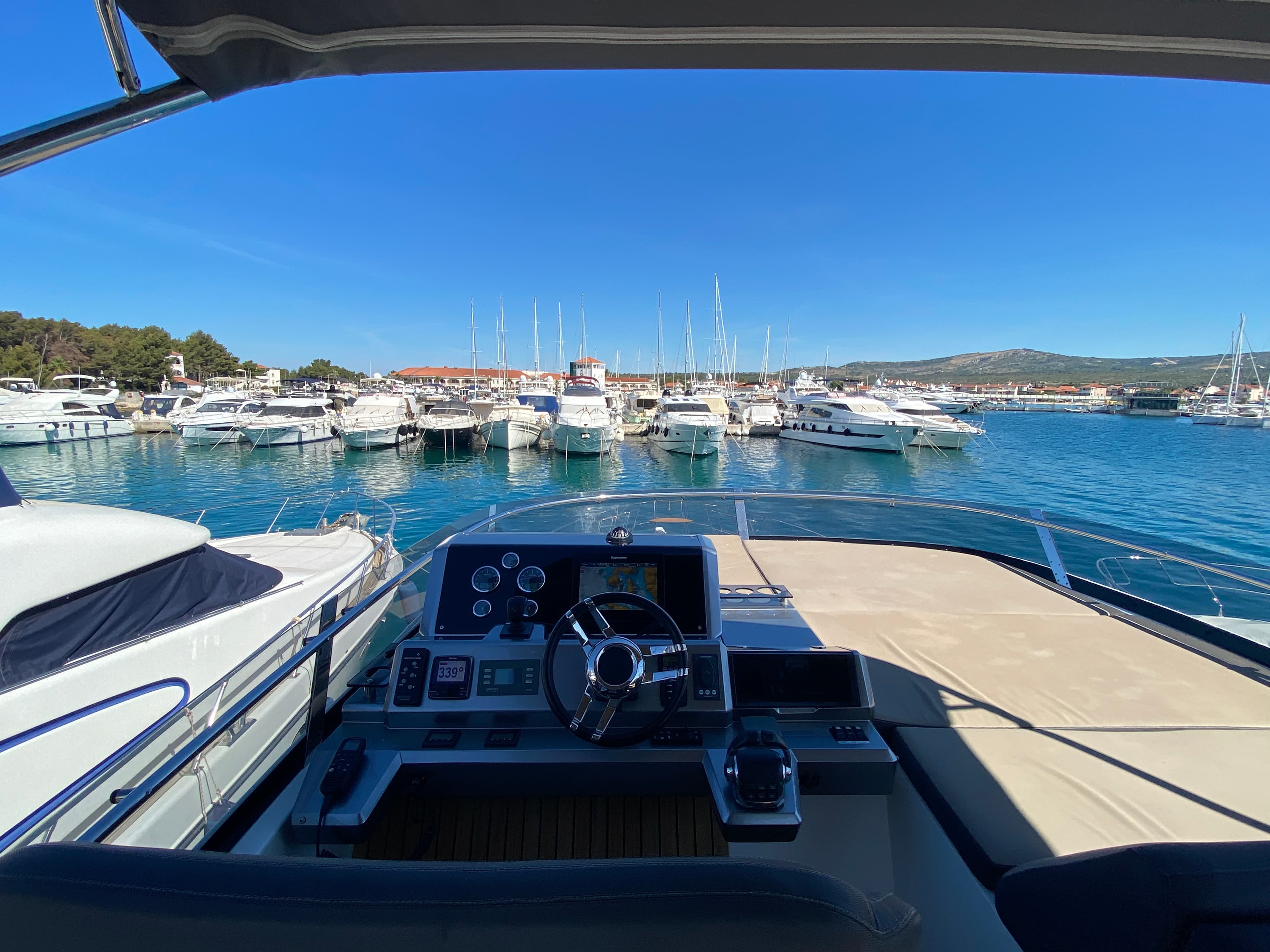 Galeon 550 Sky - photo 34