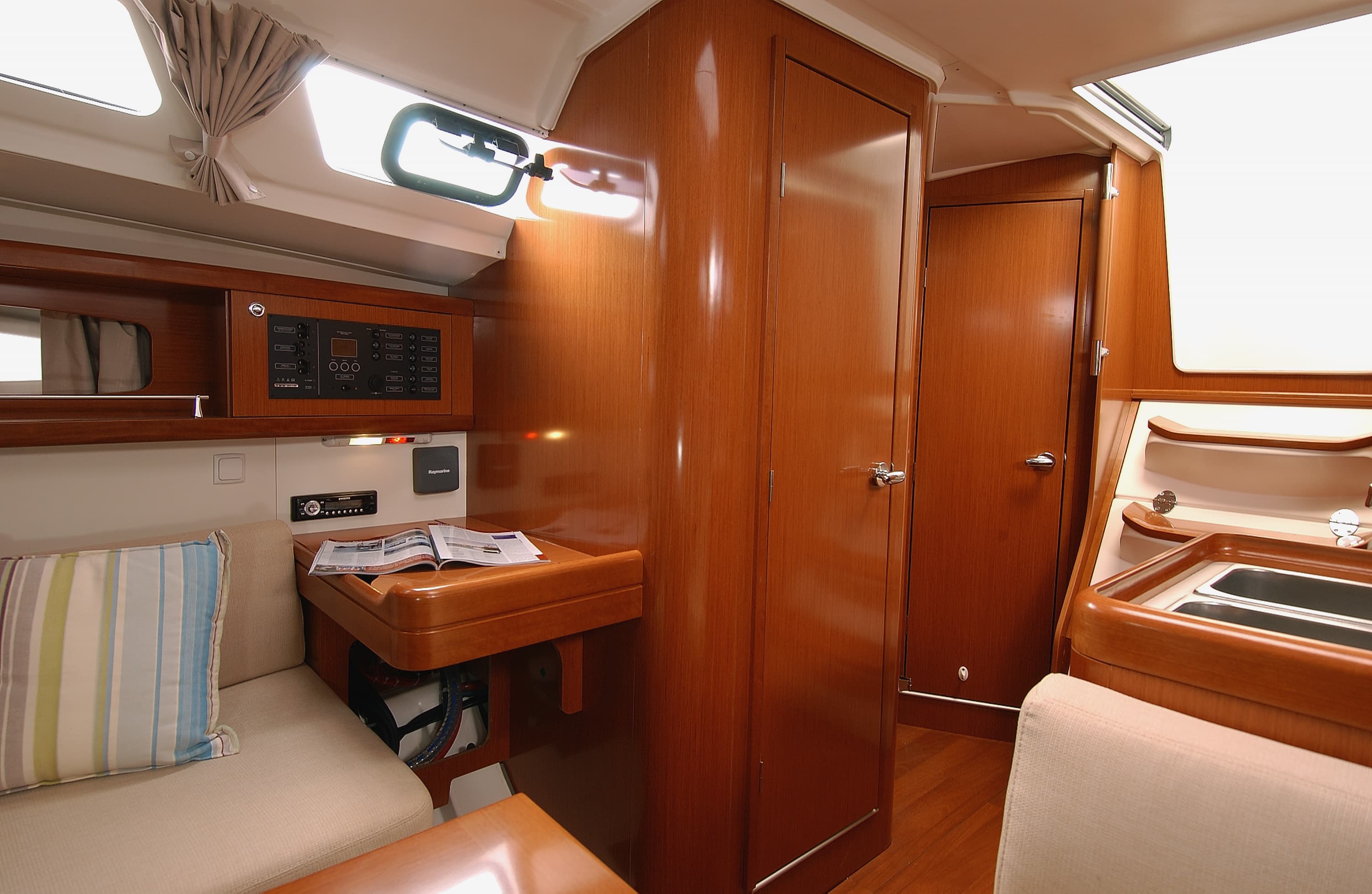 Oceanis 34 - photo 12