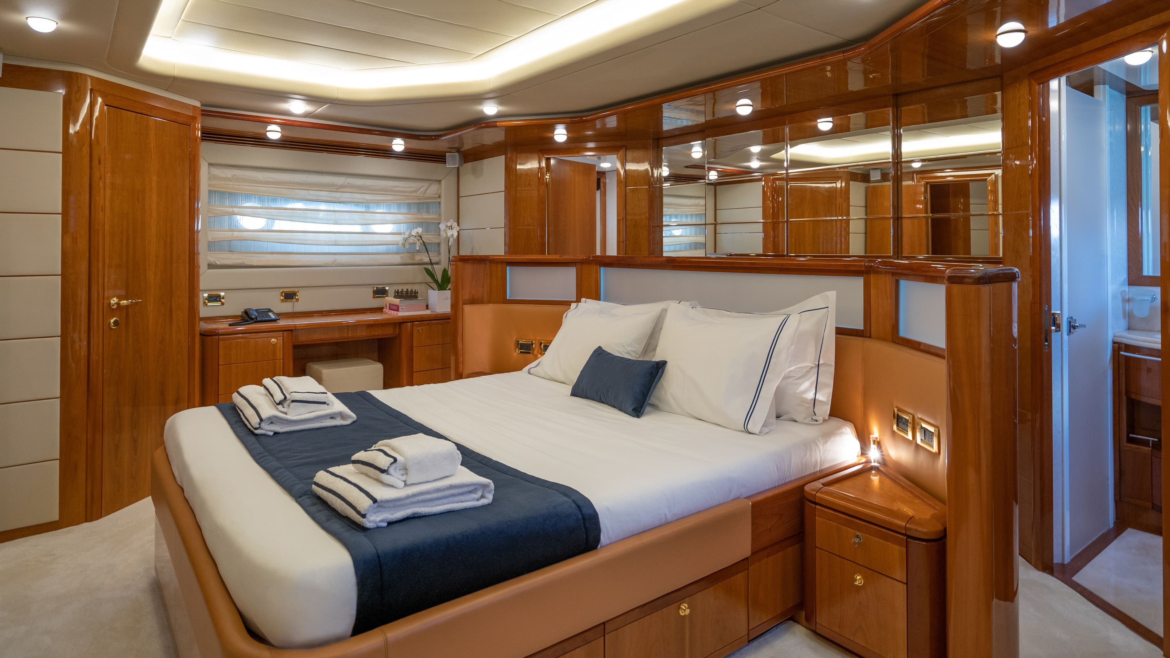 Ferretti 880 - photo 6