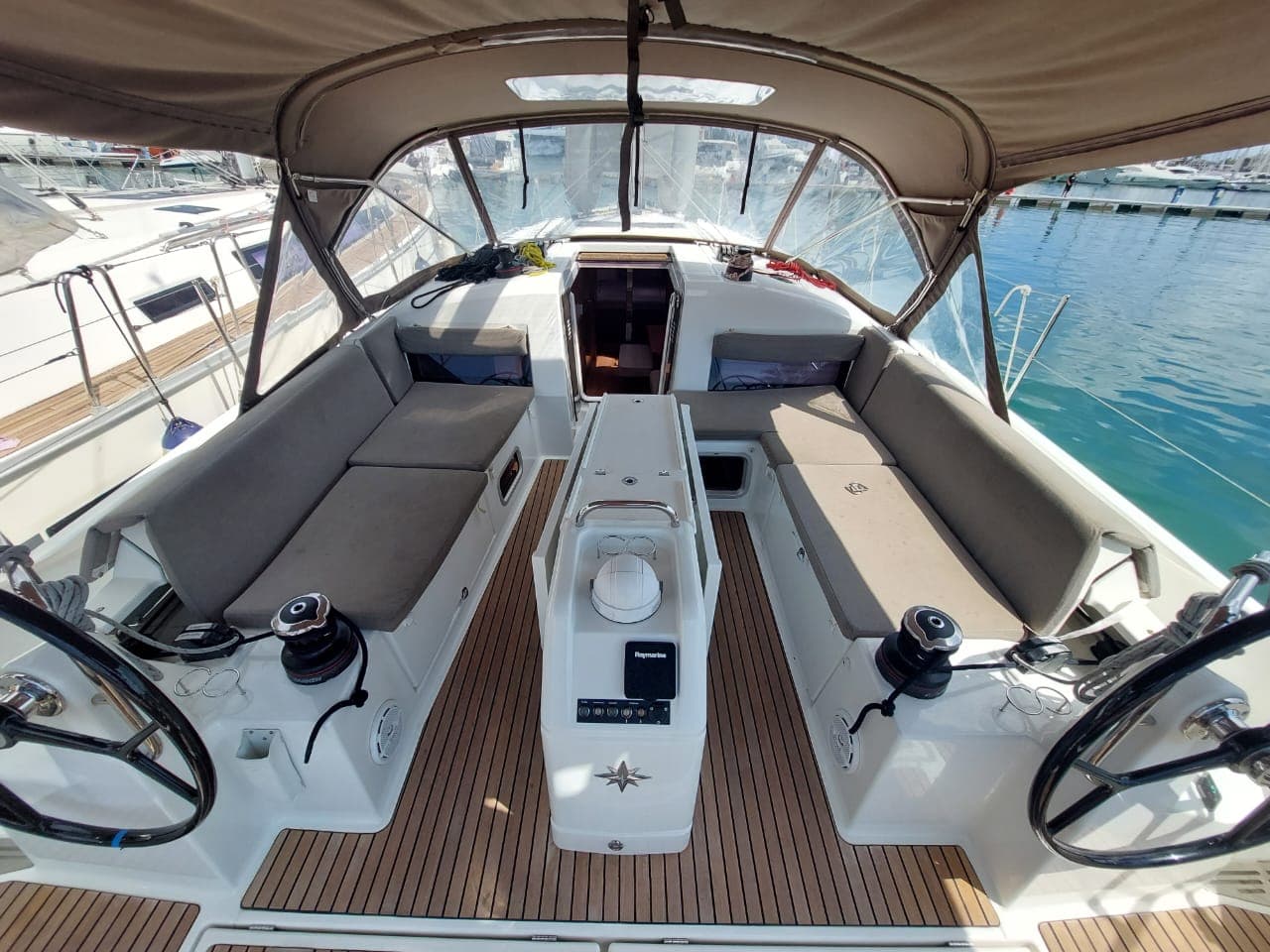 Sun Odyssey 440 - photo 4