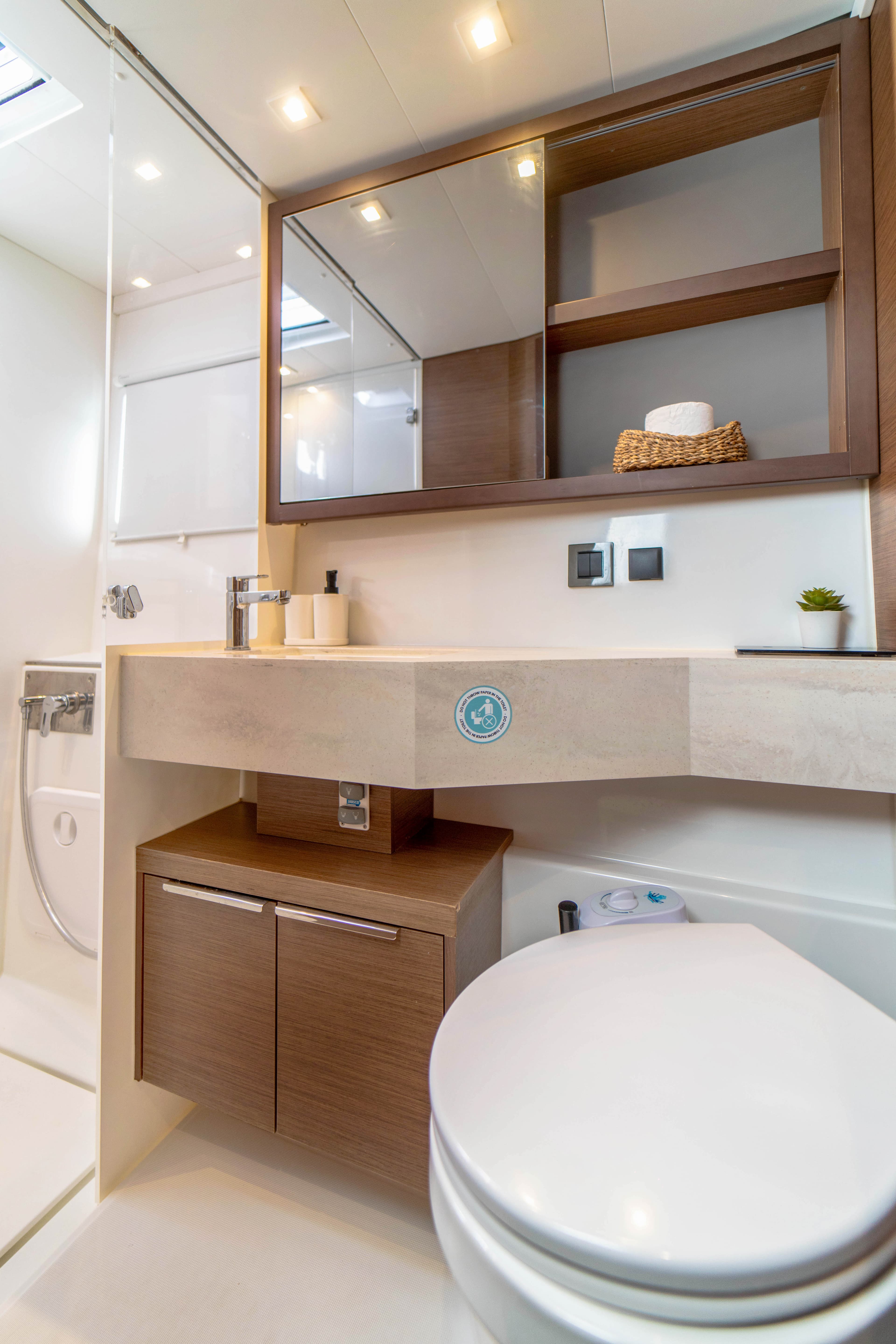 Lagoon 46  - photo 14