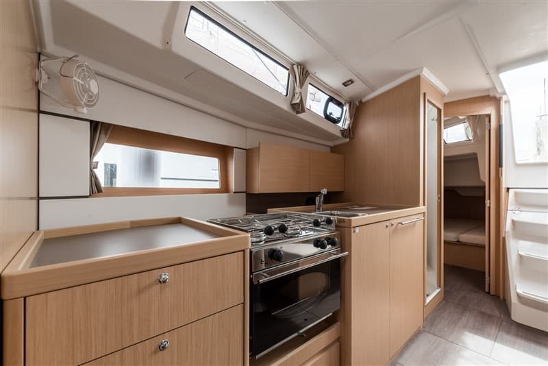 Oceanis 38.1 - photo 9