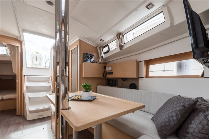 Oceanis 38.1 - photo 5