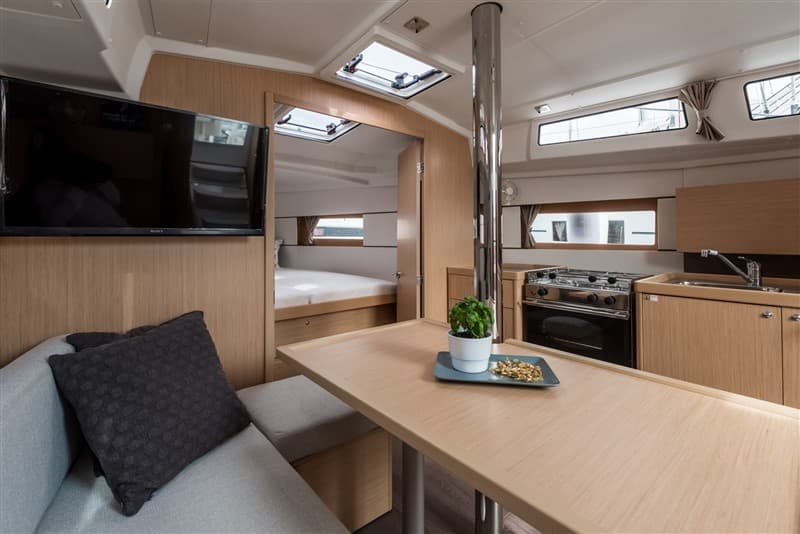 Oceanis 38.1 - photo 10