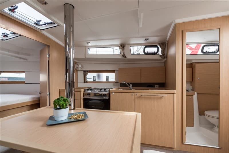 Oceanis 38.1 - photo 12