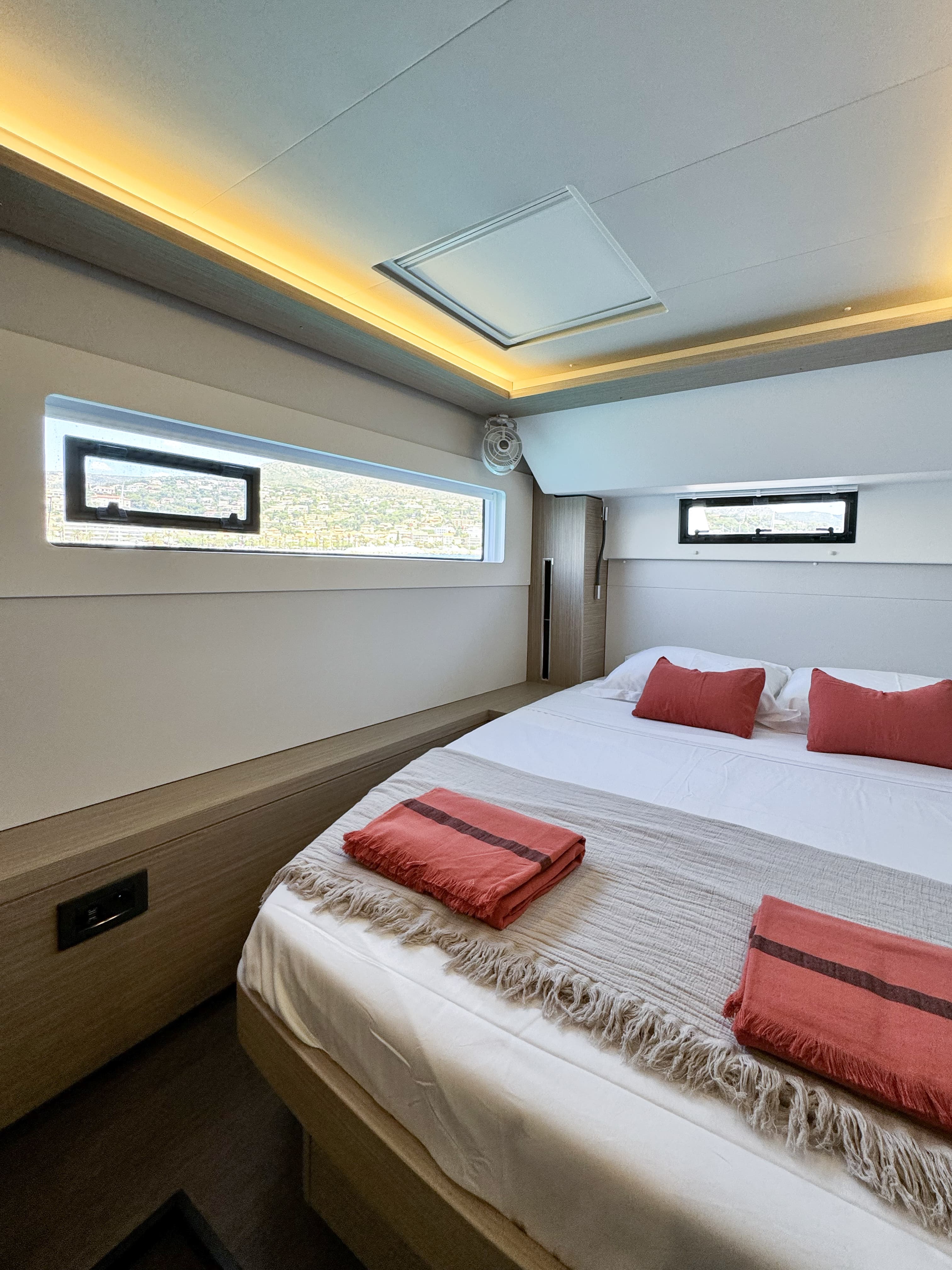 Lagoon 46  - photo 11