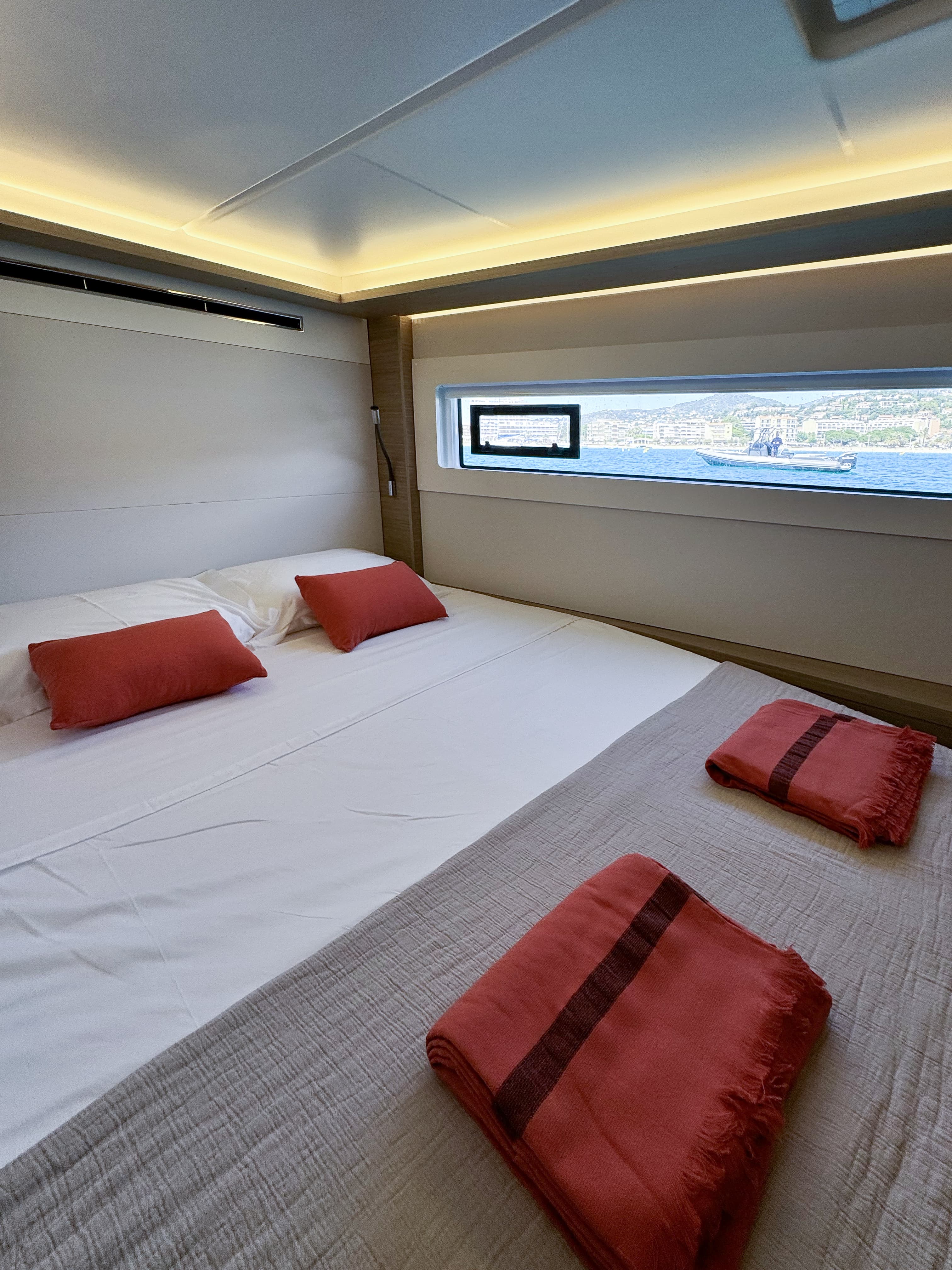 Lagoon 46  - photo 16