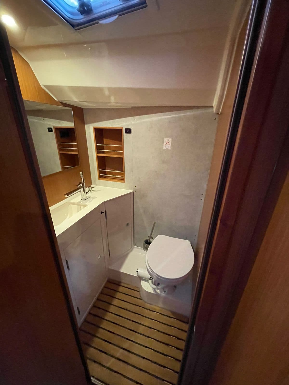 Bavaria C42 - photo 18