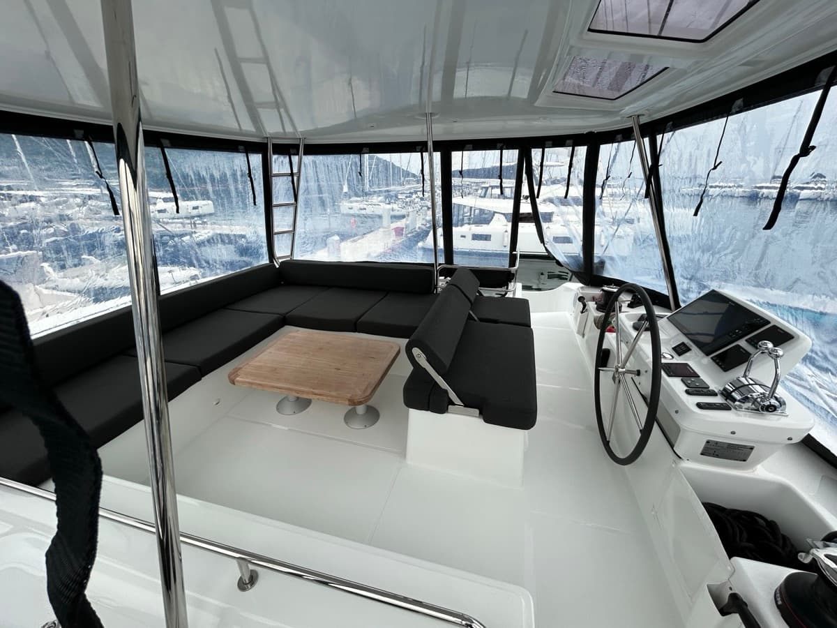 Lagoon 51 - photo 19