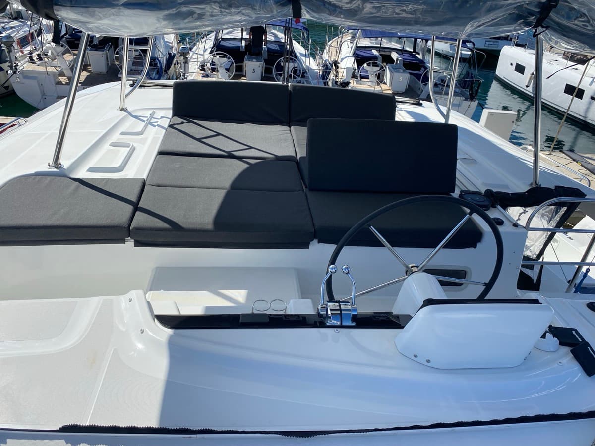 Lagoon 46  - photo 10