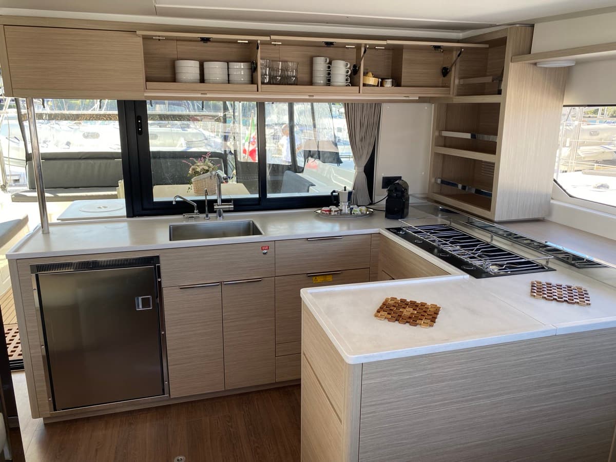 Lagoon 46  - photo 13