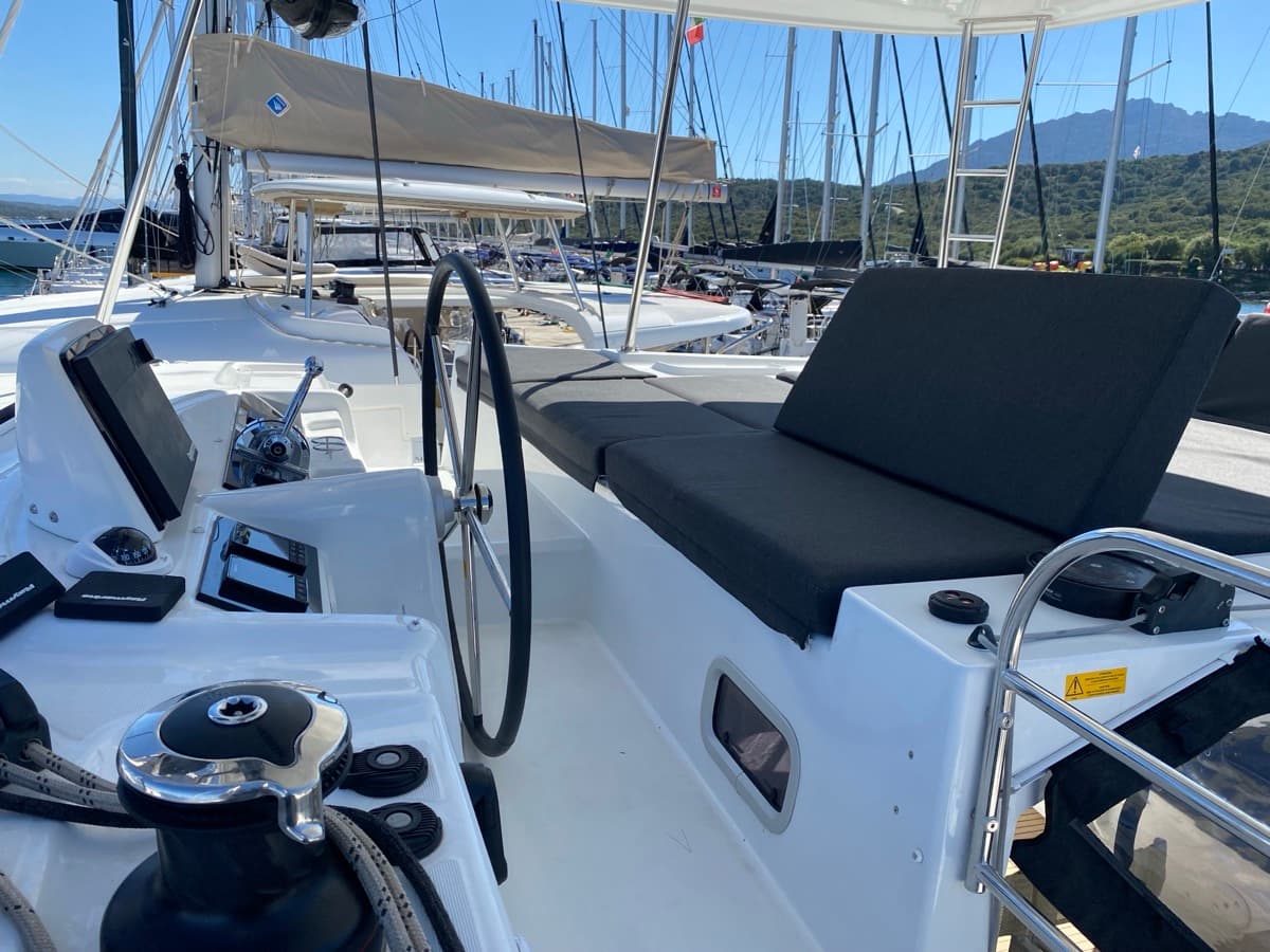 Lagoon 46  - photo 9