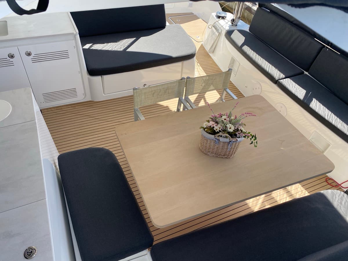 Lagoon 46  - photo 7