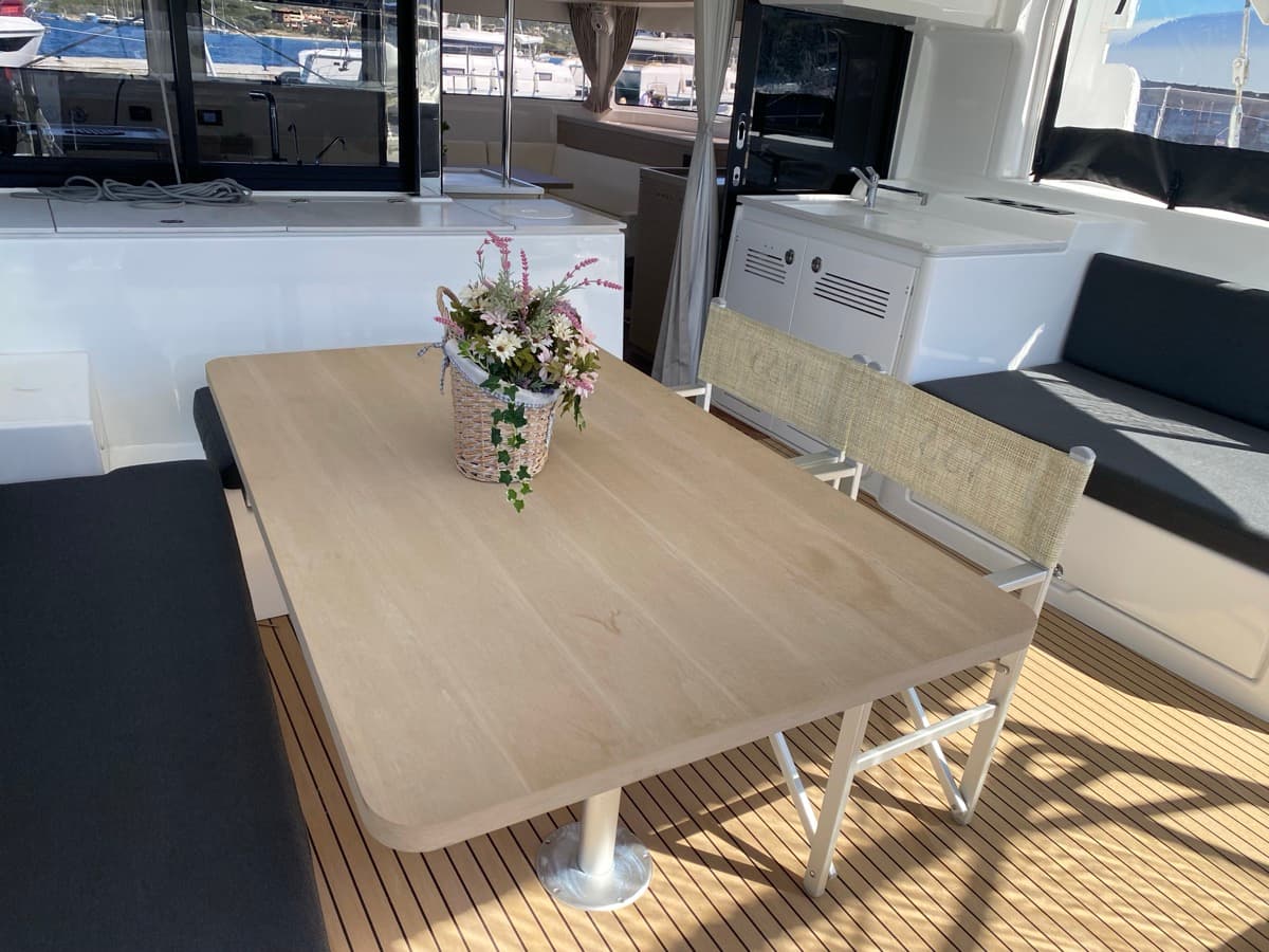 Lagoon 46  - photo 6