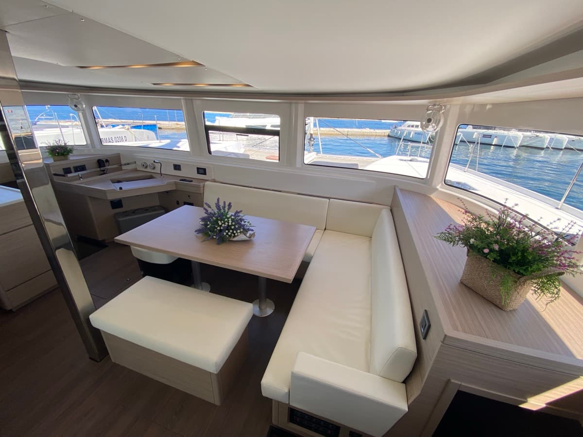 Lagoon 46  - photo 12