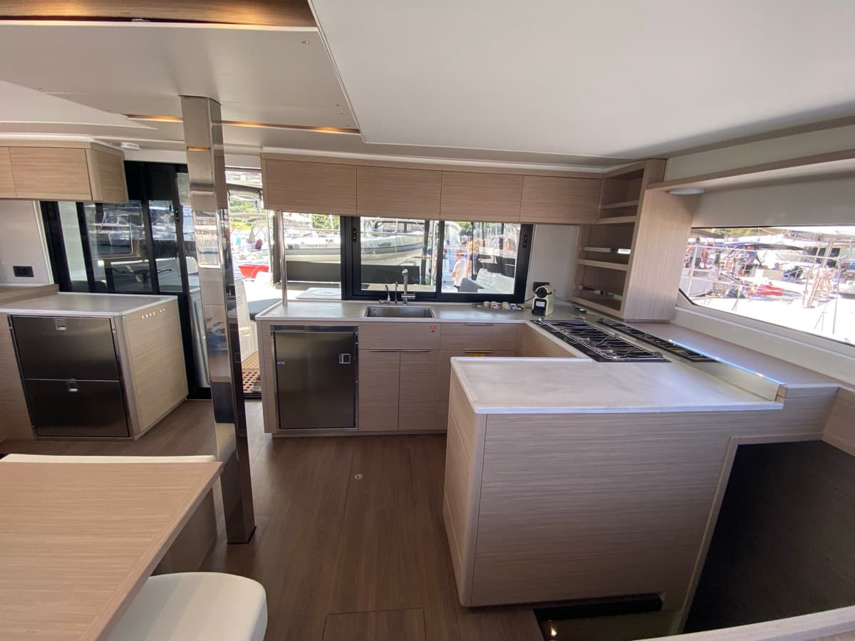 Lagoon 46  - photo 5