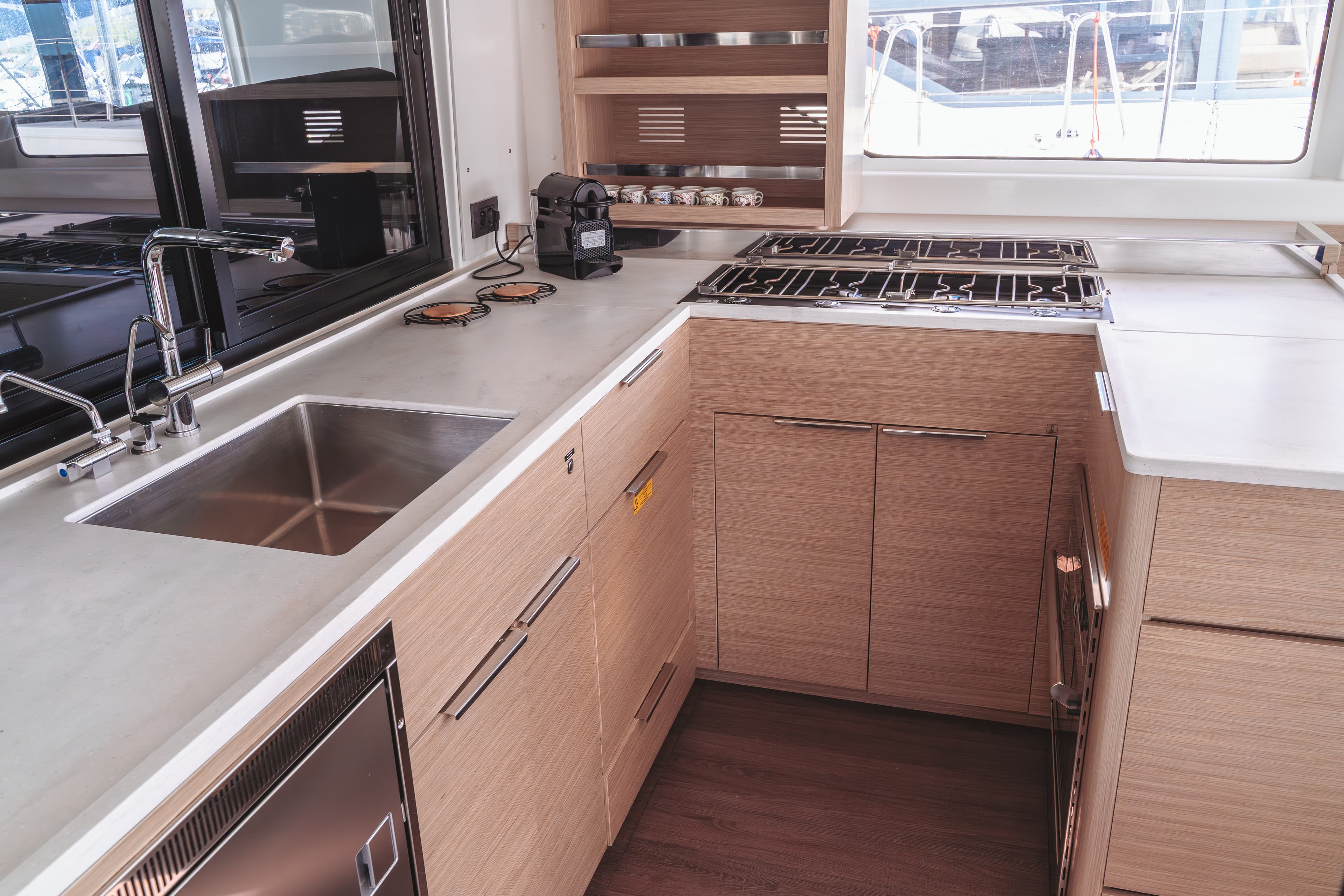 Lagoon 46  - photo 23