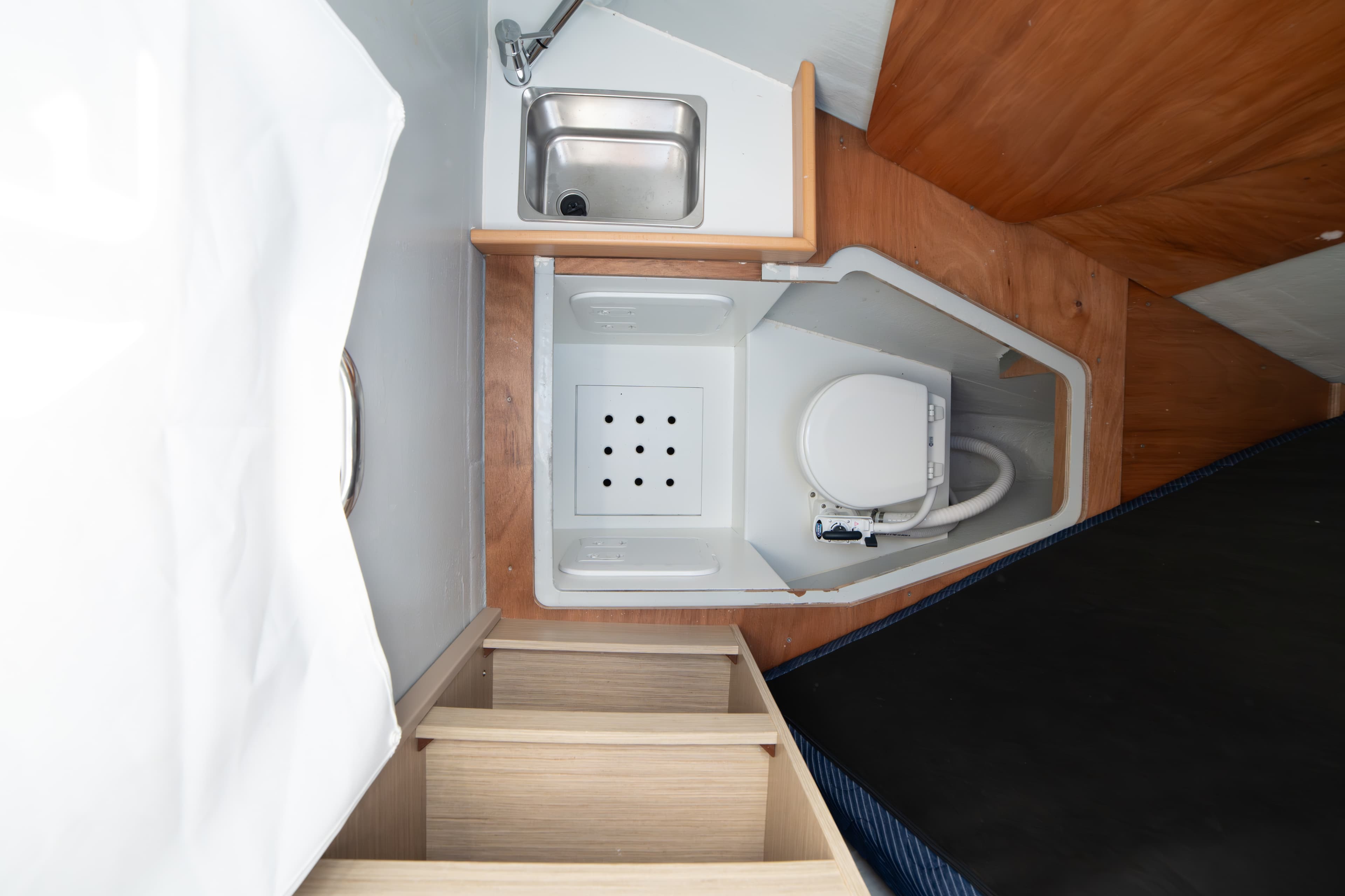 Lagoon 46  - photo 6