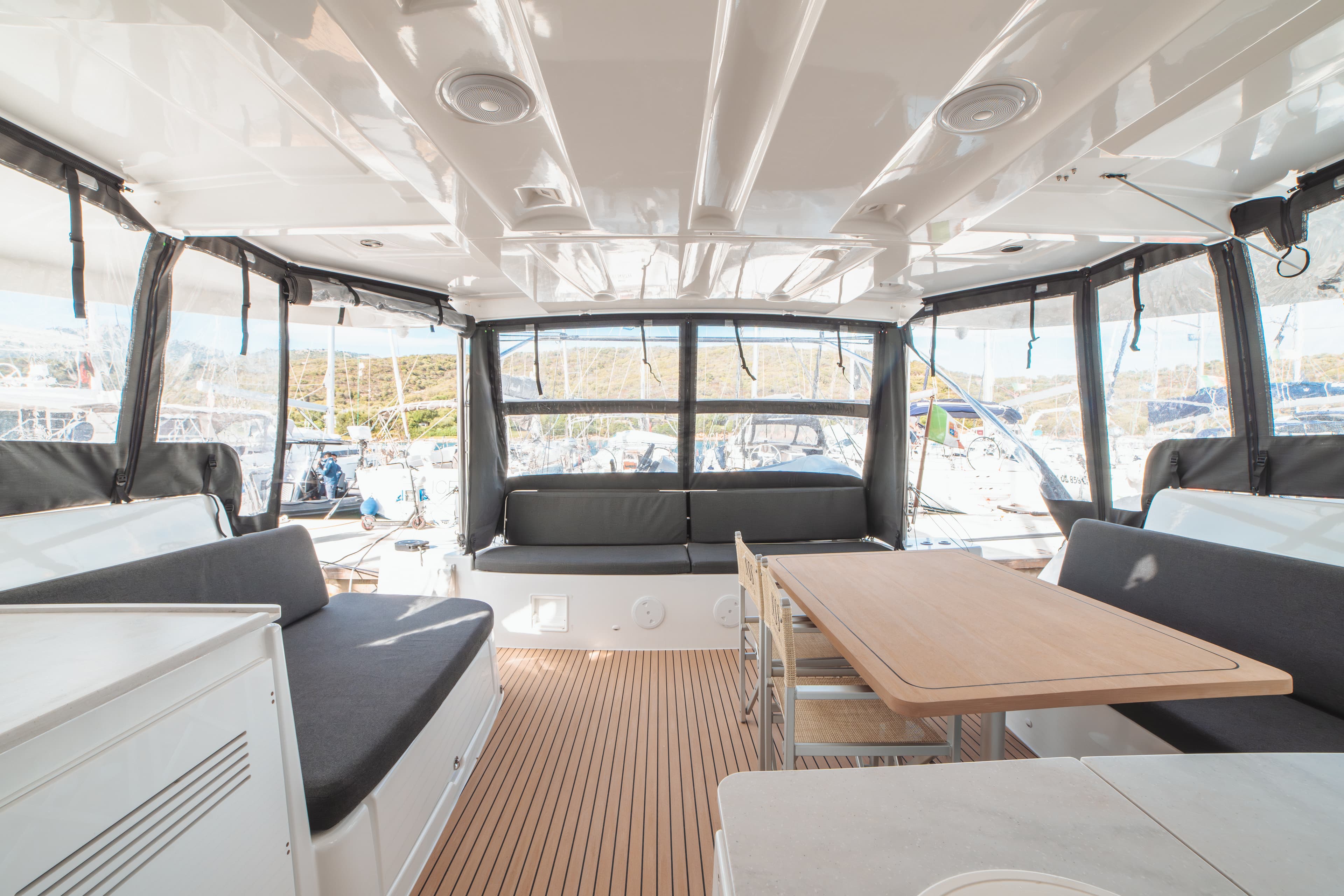 Lagoon 46  - photo 7