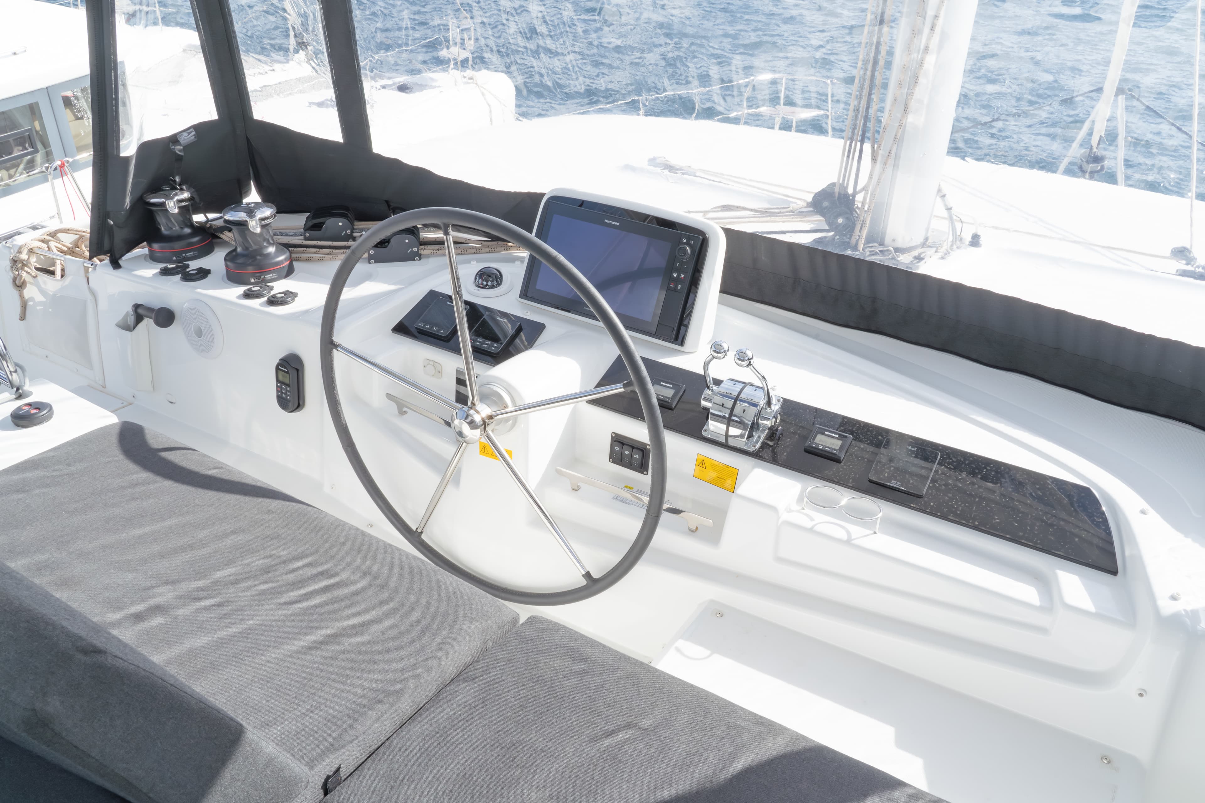 Lagoon 46  - photo 8