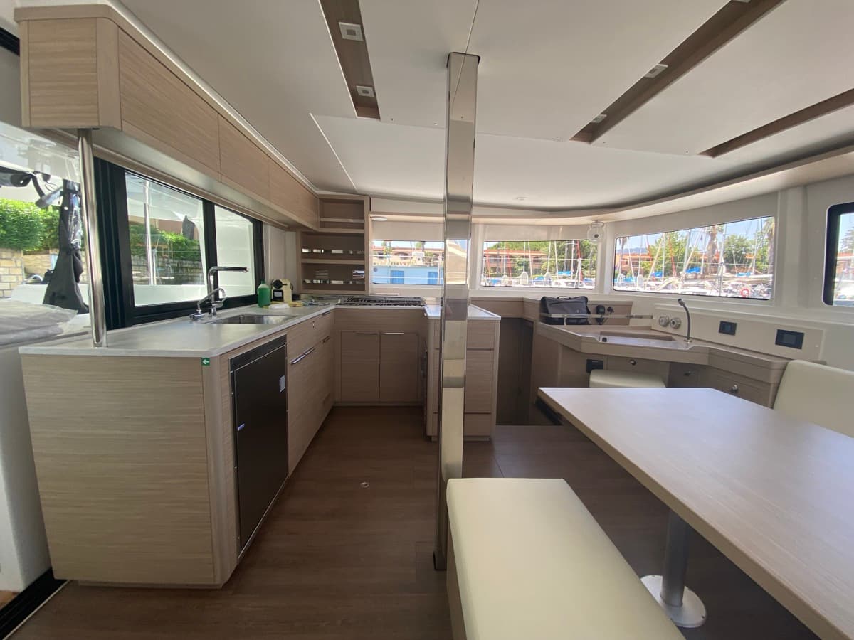 Lagoon 46  - photo 7