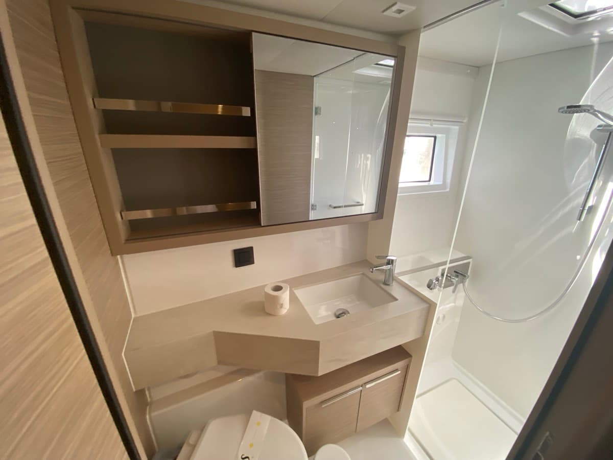 Lagoon 46  - photo 24