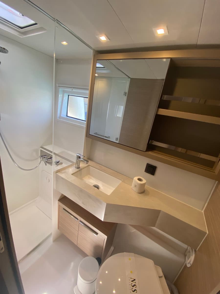 Lagoon 46  - photo 12