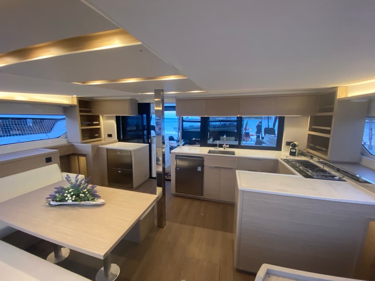 Lagoon 46  - photo 11