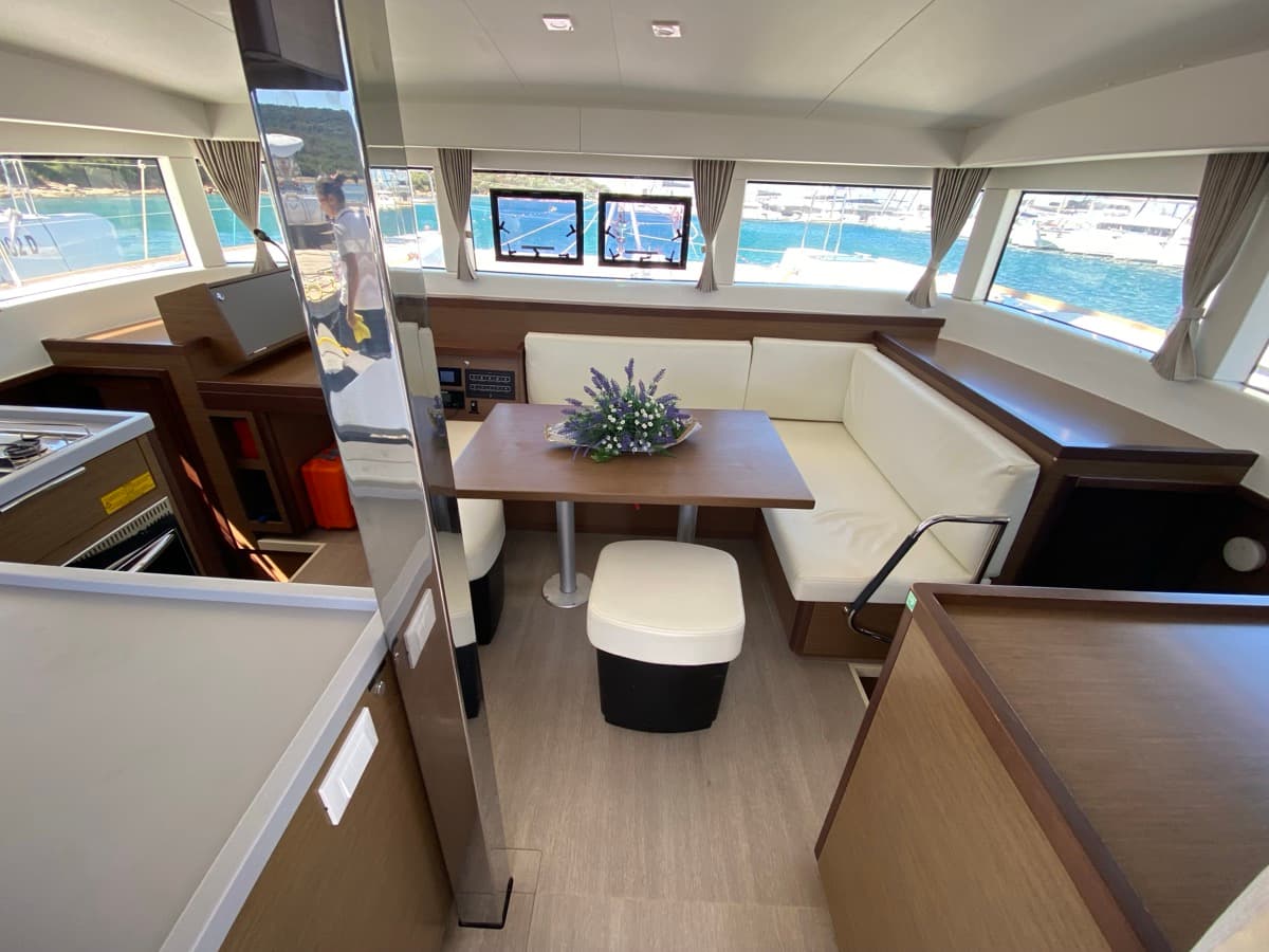 Lagoon 40 - photo 16