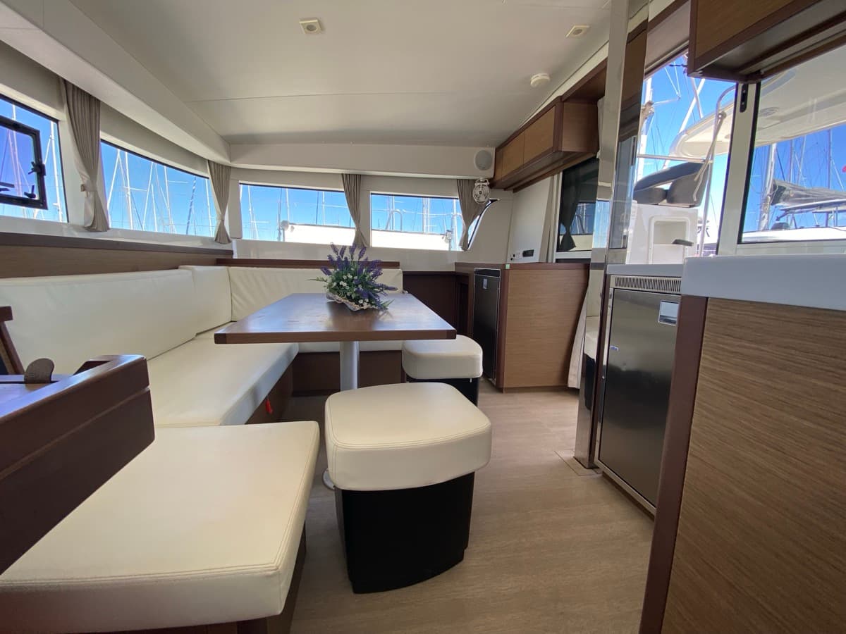 Lagoon 40 - photo 28