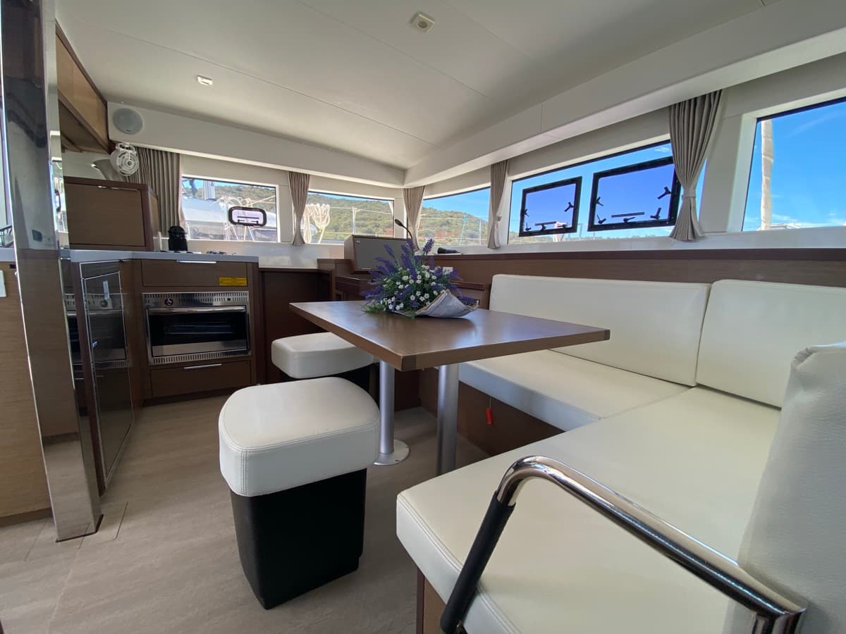 Lagoon 40 - photo 29