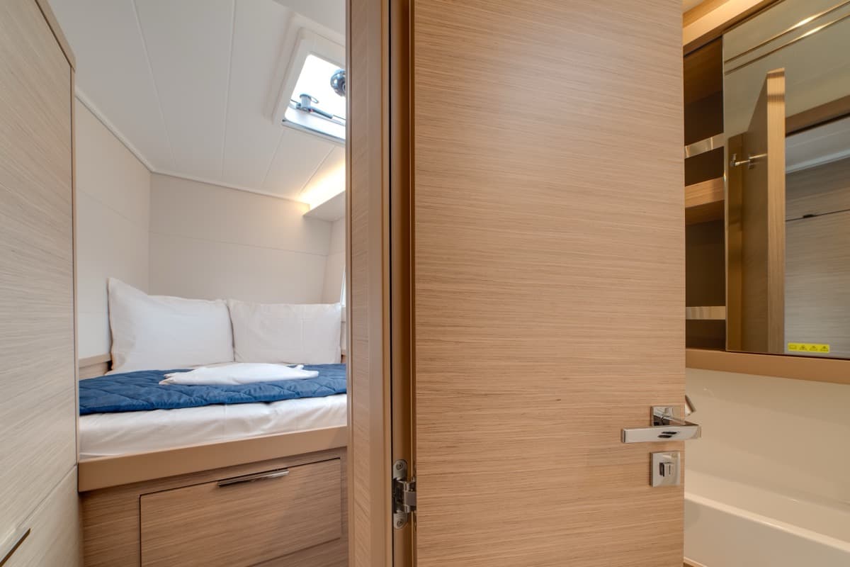 Lagoon 40 - photo 39