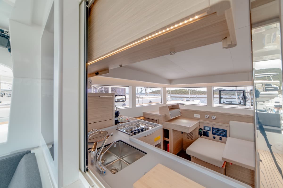Lagoon 40 - photo 16