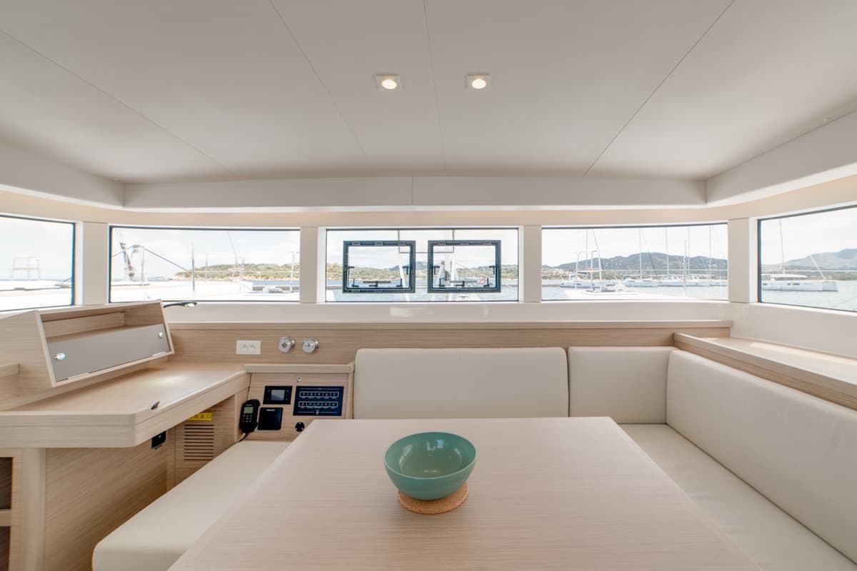 Lagoon 40 - photo 18