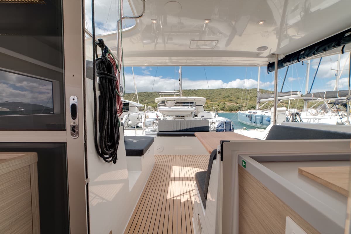 Lagoon 40 - photo 25