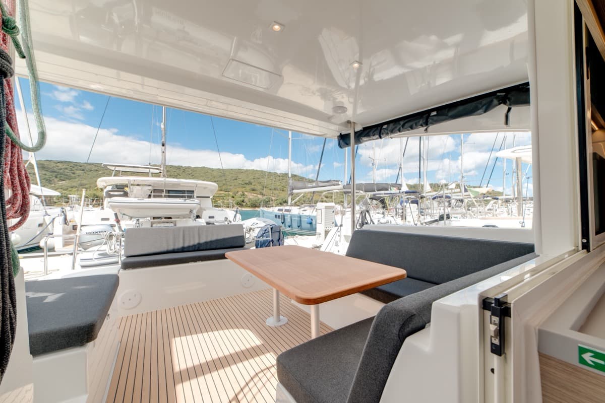 Lagoon 40 - photo 36