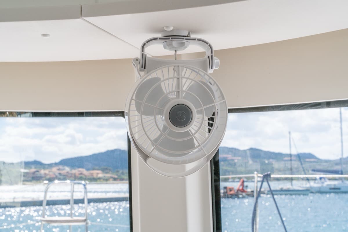 Lagoon 42 - photo 14