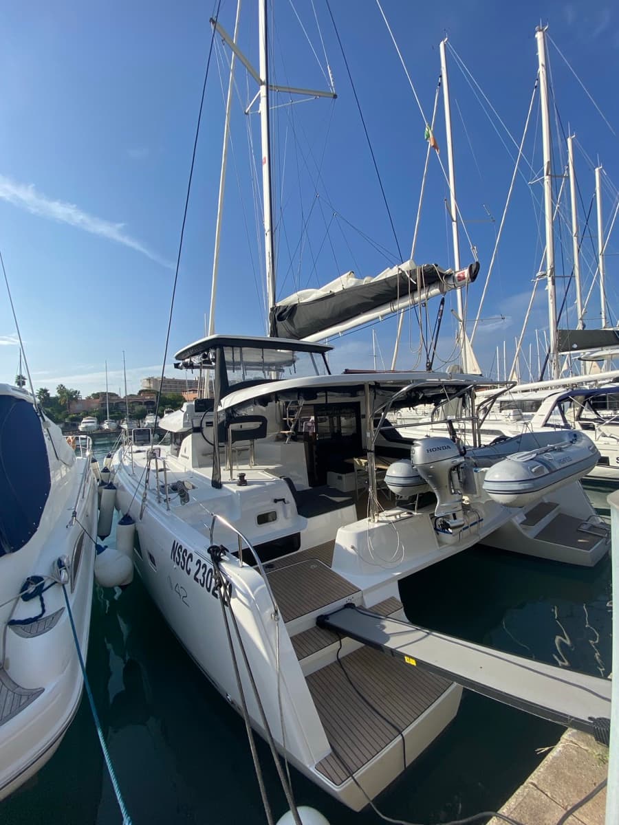 Lagoon 42 - photo 10