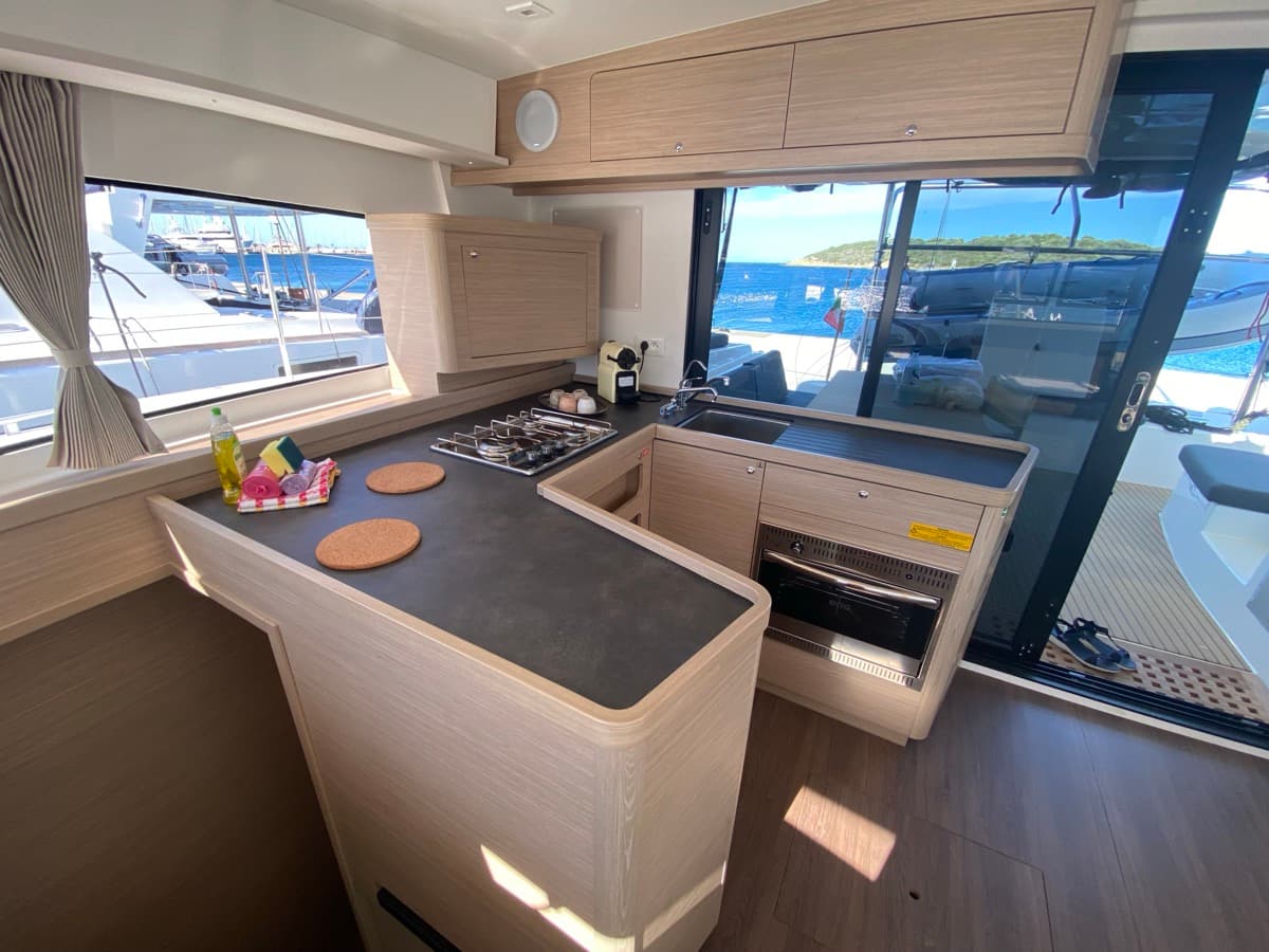 Lagoon 42 - photo 15