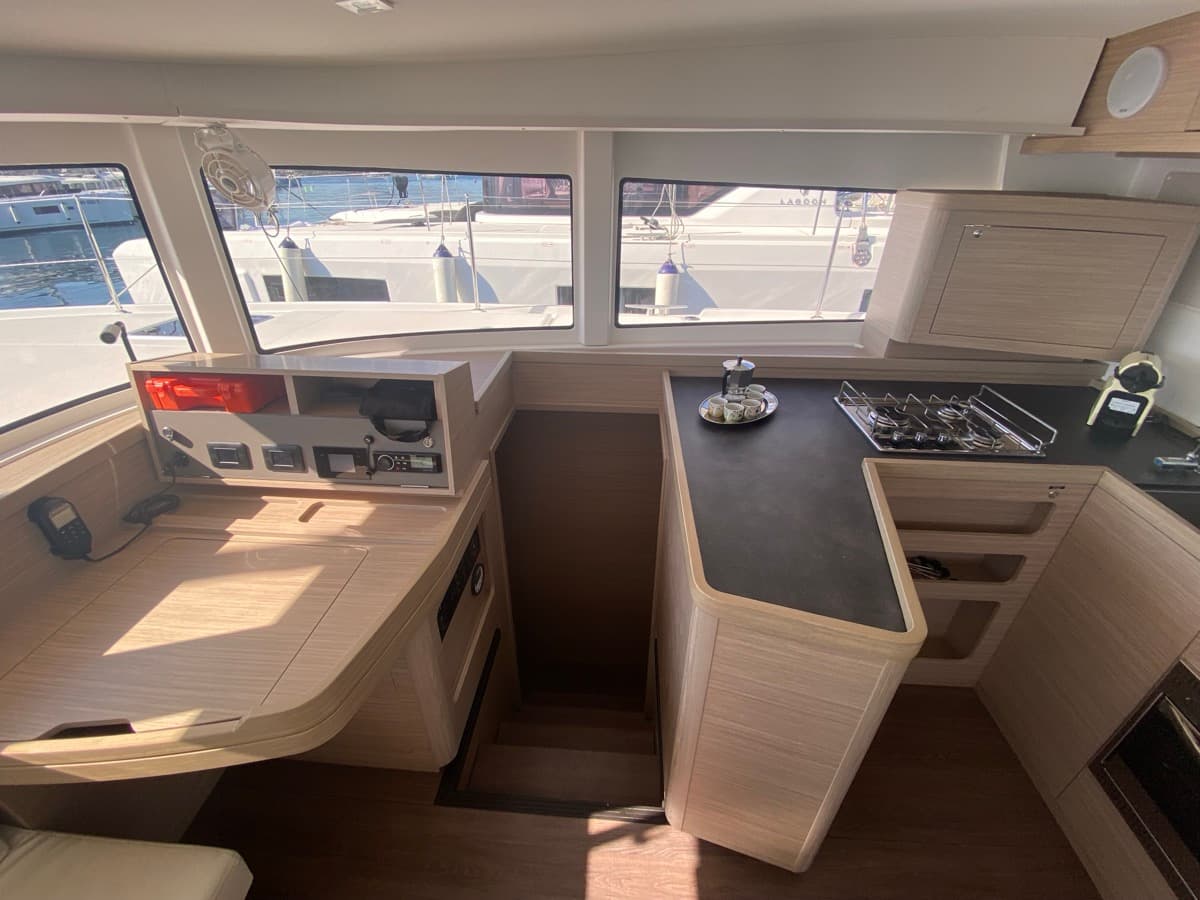 Lagoon 42 - photo 9