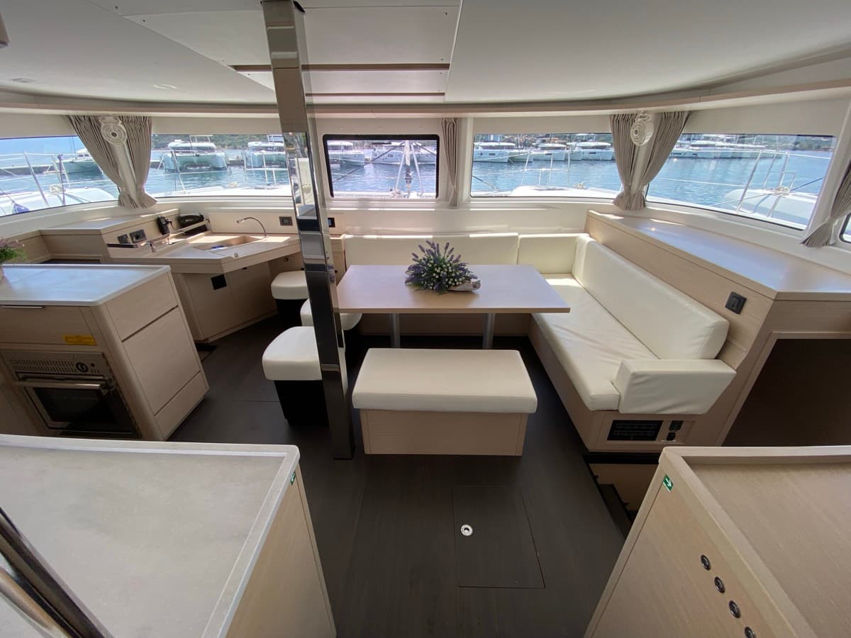 Lagoon 46  - photo 12