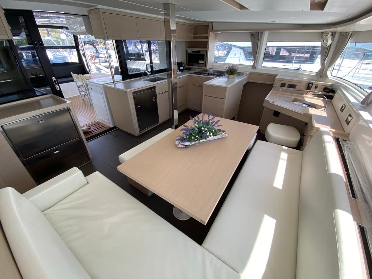 Lagoon 46  - photo 9