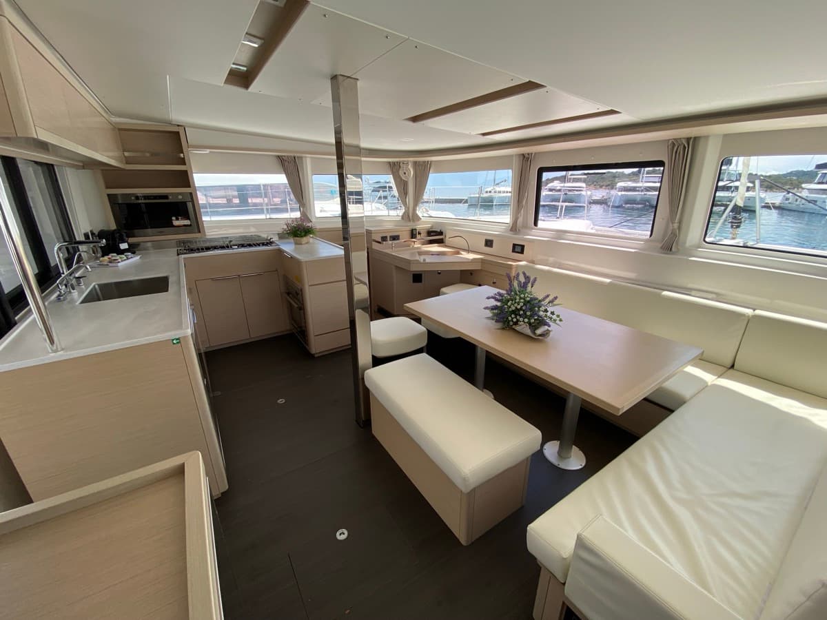 Lagoon 46  - photo 4