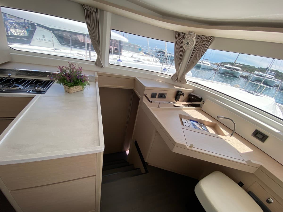 Lagoon 46  - photo 18