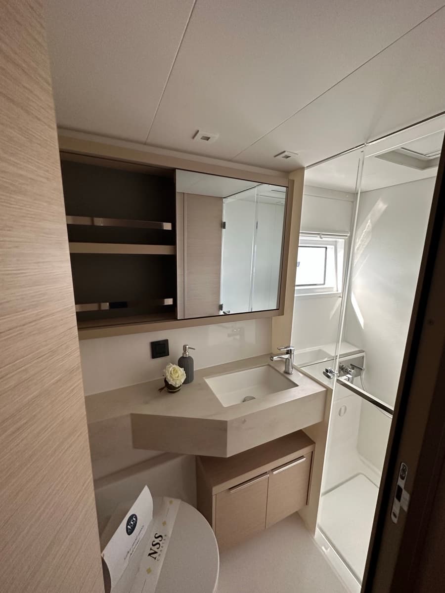 Lagoon 46  - photo 10