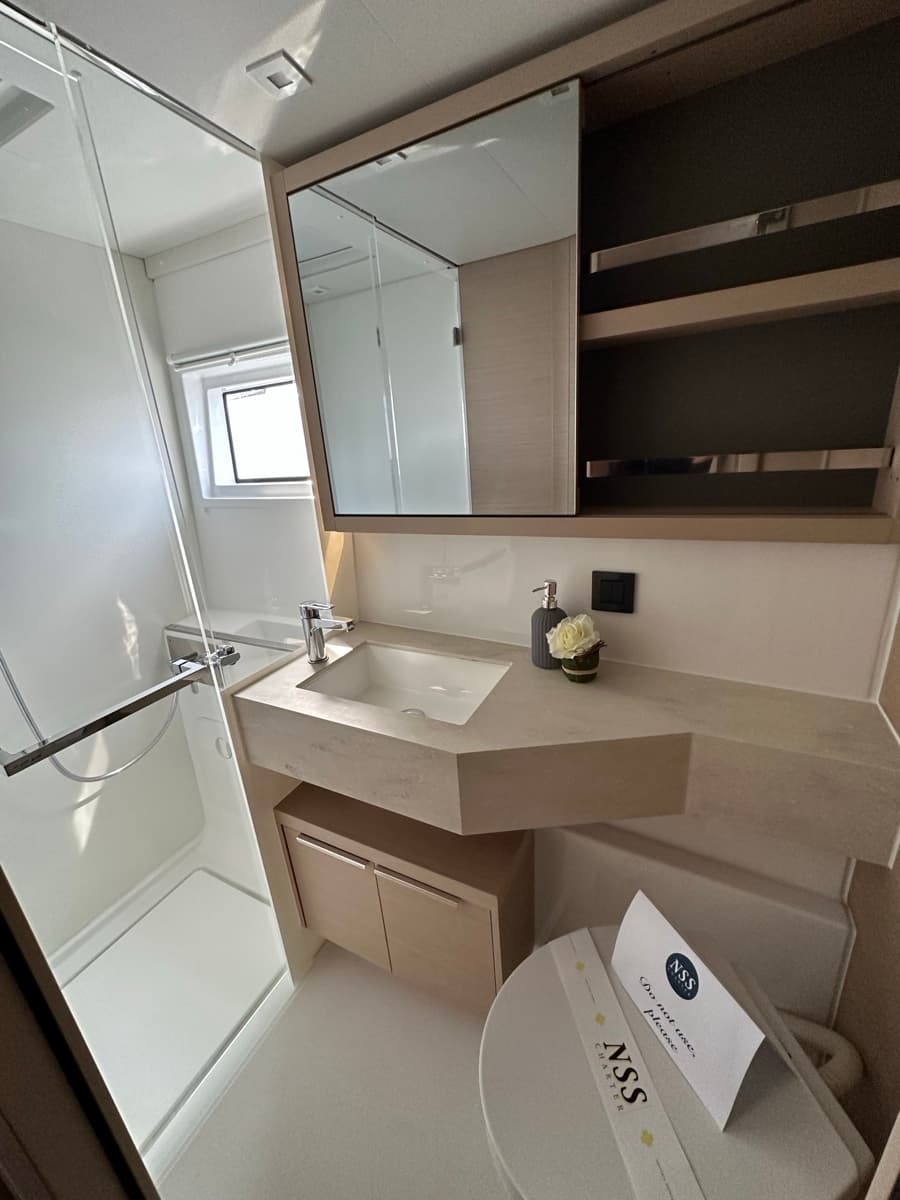 Lagoon 46  - photo 7