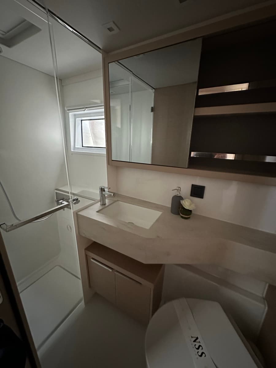 Lagoon 46  - photo 6