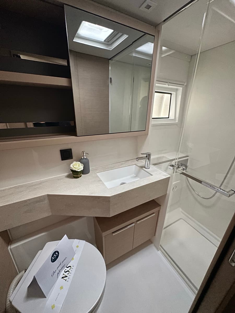 Lagoon 46  - photo 9