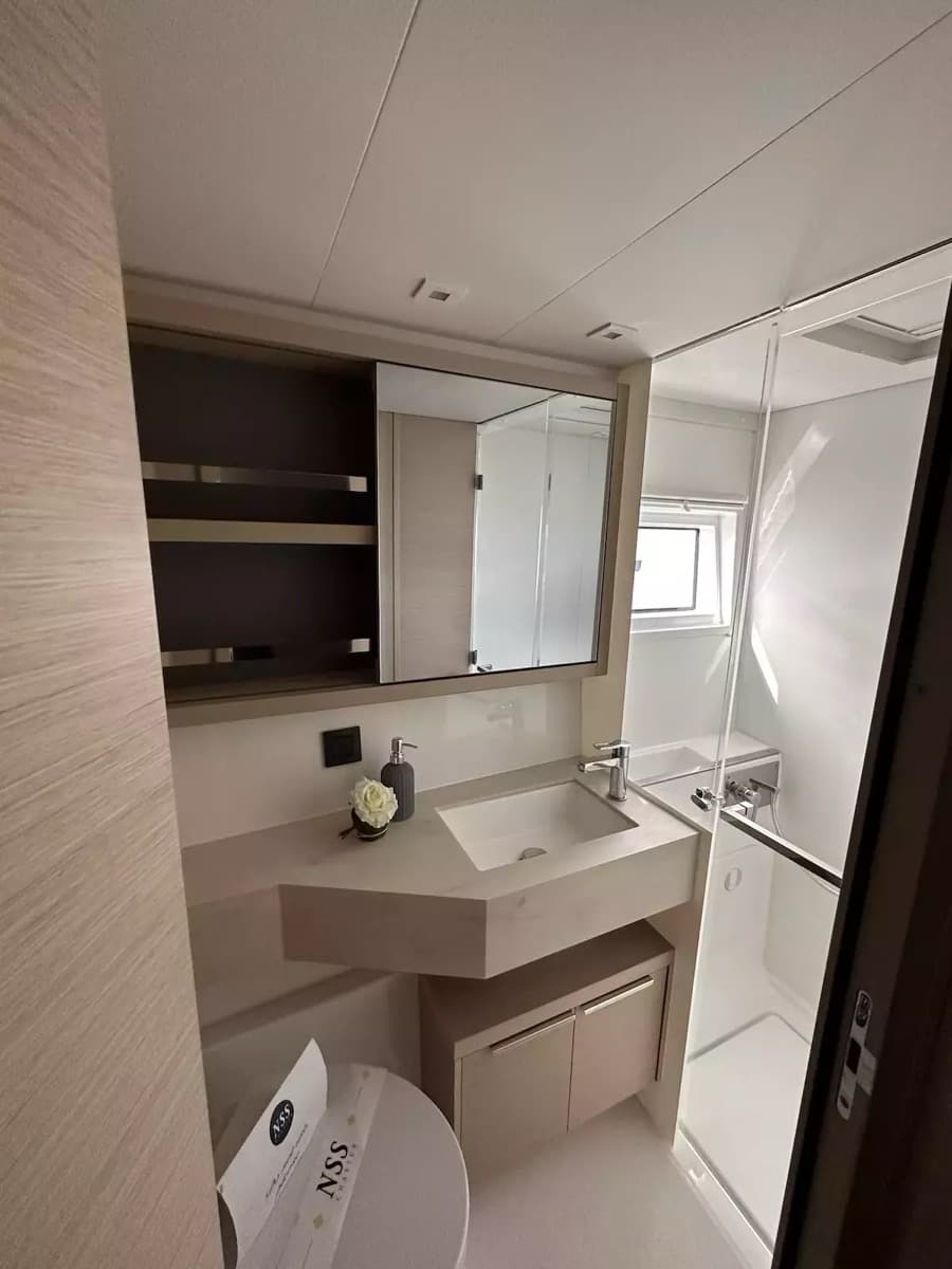 Lagoon 46  - photo 4